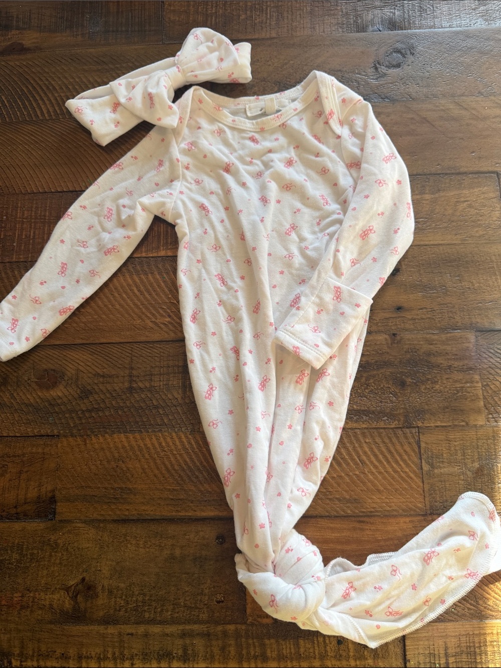Starting Out White One-Piece Knot Gown with Pink Bow Print and Matching Headband